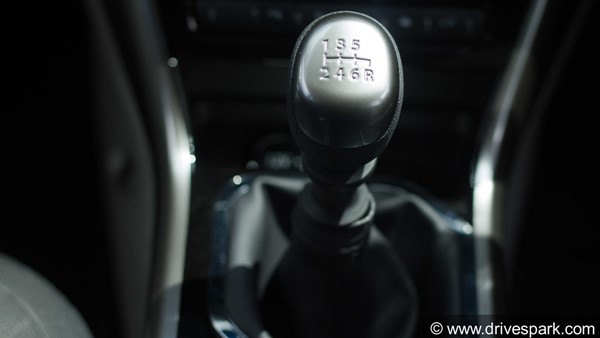 ഇക്കാര്യങ്ങൾ കണ്ടില്ലെന്ന് നടിക്കല്ലേ... സാധാരണയായി കാണുന്ന ഗിയർബോക്‌സ് തകരാറുകൾ 