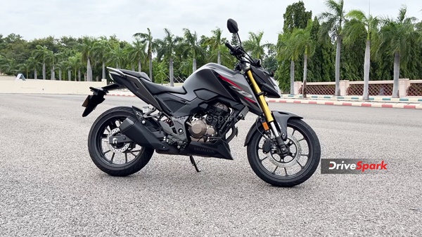 Bmw അല്ലെങ്കിൽ Honda ആണോ കേമൻ; ഒന്ന് മാറ്റുരച്ച് നോക്കാം