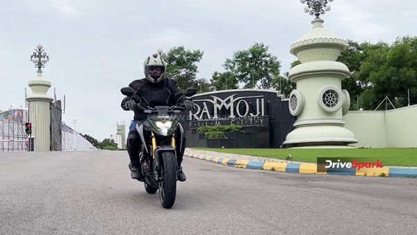 Bmw അല്ലെങ്കിൽ Honda ആണോ കേമൻ; ഒന്ന് മാറ്റുരച്ച് നോക്കാം