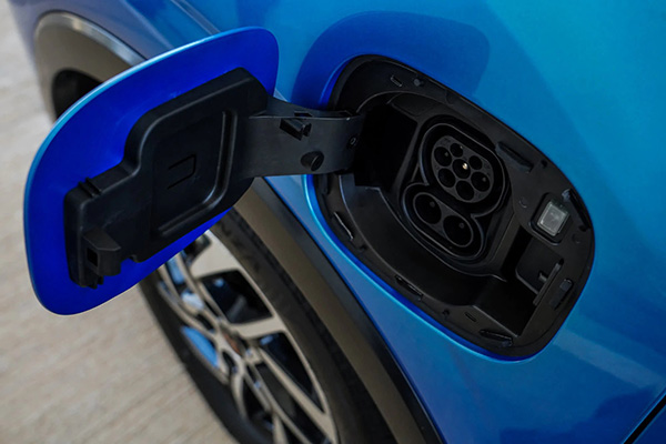 Mahindra XUV400 Vs Tata Nexon EV Max; ഇന്റീരിയര്‍, എക്‌സ്റ്റീരിയര്‍, ബാറ്ററി തമ്മിലുള്ള താരതമ്യം ഇതാ