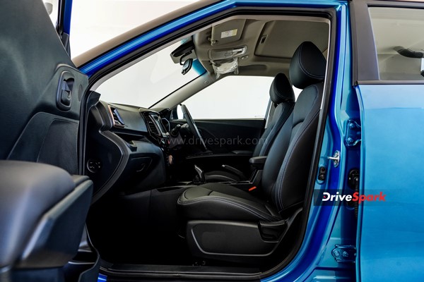 ഫണ്‍, ഫാസ്റ്റ്, ഫിയര്‍ലെസ് XUV400; മഹീന്ദ്ര ഇലക്ട്രിക് എസ്‌യുവി റിവ്യൂ വായിക്കാം