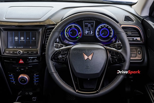 ഫണ്‍, ഫാസ്റ്റ്, ഫിയര്‍ലെസ് XUV400; മഹീന്ദ്ര ഇലക്ട്രിക് എസ്‌യുവി റിവ്യൂ വായിക്കാം