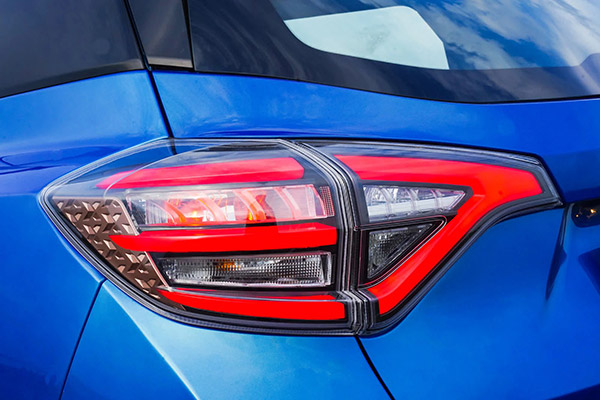 Mahindra XUV400 Vs Tata Nexon EV Max; ഇന്റീരിയര്‍, എക്‌സ്റ്റീരിയര്‍, ബാറ്ററി തമ്മിലുള്ള താരതമ്യം ഇതാ