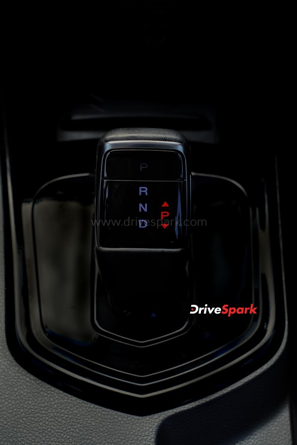 ഫണ്‍, ഫാസ്റ്റ്, ഫിയര്‍ലെസ് XUV400; മഹീന്ദ്ര ഇലക്ട്രിക് എസ്‌യുവി റിവ്യൂ വായിക്കാം