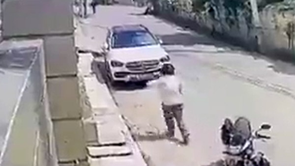  പണിക്കൂലി നല്‍കിയില്ല; ഉടമയുടെ ബെന്‍സ് കാര്‍ കത്തിച്ച് കോണ്‍ട്രാക്ടറുടെ 'പ്രതികാരം'