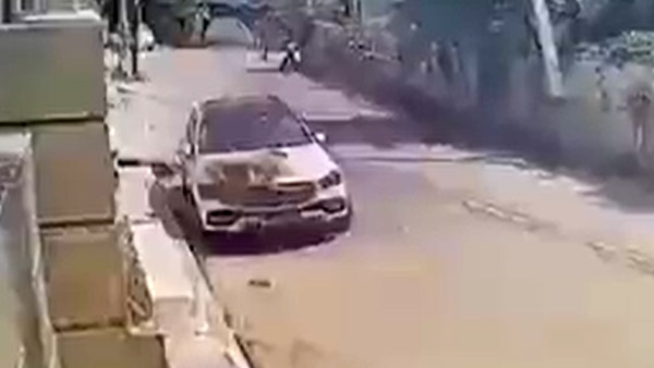  പണിക്കൂലി നല്‍കിയില്ല; ഉടമയുടെ ബെന്‍സ് കാര്‍ കത്തിച്ച് കോണ്‍ട്രാക്ടറുടെ 'പ്രതികാരം'