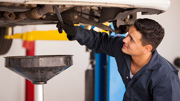 പുതിയ കാറില് ഓയില് മാറ്റം ആവശ്യമായി വരുന്നത് എപ്പോള്? അറിഞ്ഞിരിക്കേണ്ട കാര്യങ്ങള് പുതിയ കാറില് ഓയില് മാറ്റം ആവശ്യമായി വരുന്നത് എപ്പോള്? അറിഞ്ഞിരിക്കേണ്ട കാര്യങ്ങള്