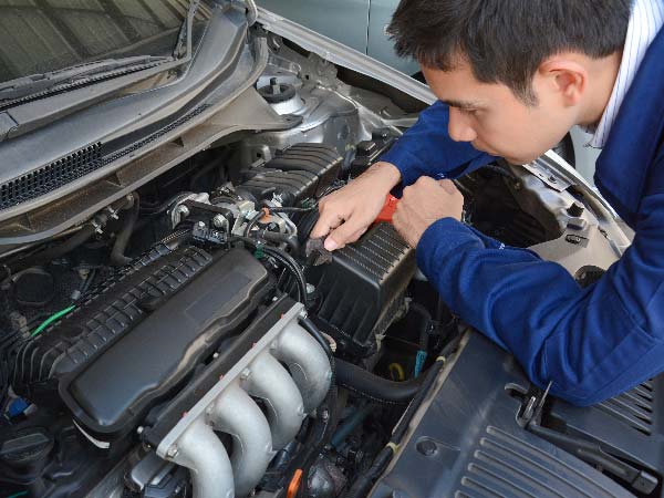 പുതിയ കാറില് ഓയില് മാറ്റം ആവശ്യമായി വരുന്നത് എപ്പോള്? അറിഞ്ഞിരിക്കേണ്ട കാര്യങ്ങള് പുതിയ കാറില് ഓയില് മാറ്റം ആവശ്യമായി വരുന്നത് എപ്പോള്? അറിഞ്ഞിരിക്കേണ്ട കാര്യങ്ങള്