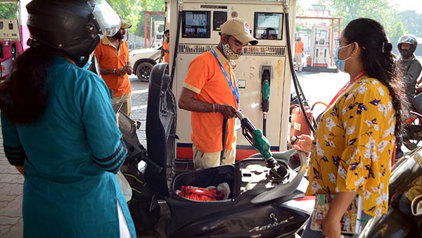 രാവിലെ വണ്ടിയില്‍ പെട്രോള്‍ അടിച്ചാല്‍ നല്ല മൈലേജ് ലഭിക്കുമോ? എന്താണ് സത്യം?