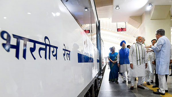 കിടുക്കൻ സൗകര്യങ്ങളുമായി വന്ദേ ഭാരത് 2.0 ഇനി വേറെ ലെവൽ