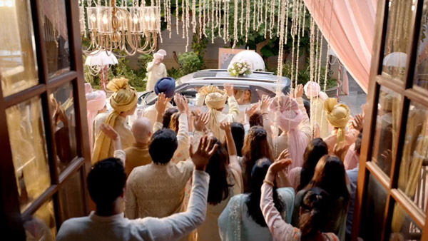 സ്ത്രീധനം പ്രോത്സാഹിപ്പിക്കുന്നെന്ന്; അക്ഷയ് കുമാറിന്റെ 'എയര്‍ബാഗ്' പരസ്യത്തിന് വിമര്‍ശനം