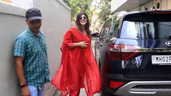 സെലിബ്രിറ്റികളുടെ പുത്തൻ ആഢംബര വാഹനങ്ങൾ കാണാം