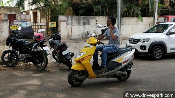ബൈക്ക് ഓടിക്കുമ്പോള്‍ ബ്ലൂടൂത്ത് ഉപയോഗിക്കാറുണ്ടോ? 3 മാസത്തേക്ക് ലൈസന്‍സ് കാണില്ല