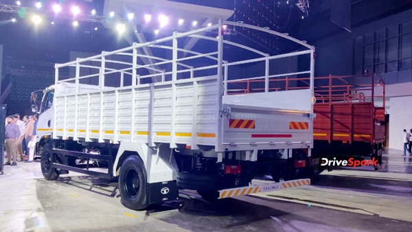 മികച്ച പ്രകടനവും കൂടുതല്‍ ലാഭവും; വാണിജ്യ വാഹനങ്ങള്‍ക്കായി സിന്തറ്റിക് എഞ്ചിന്‍ ഓയില്‍ അവതരിപ്പിച്ച് ടാറ്റ