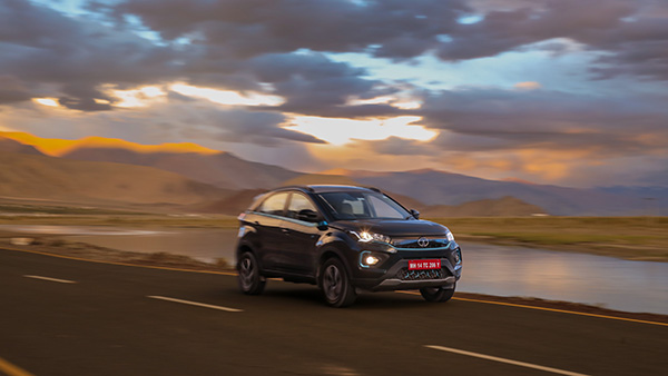 റെക്കോർഡിട്ട് Tata Nexon EV; ഉംലിംഗ് ലാ പാസില്‍ എത്തിയ ലോകത്തിലെ ആദ്യത്തെ ഇലക്ട്രിക് കാർ 