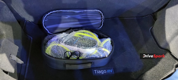 റേഞ്ചിൻ്റെ കാര്യത്തിൽ പുലിയാണ് കേട്ടാ! Tata Tiago Ev ഒരു കലക്ക് കലക്കും