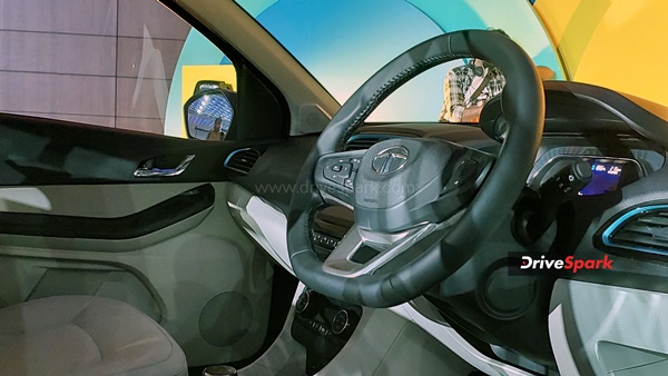 റേഞ്ചിൻ്റെ കാര്യത്തിൽ പുലിയാണ് കേട്ടാ! Tata Tiago Ev ഒരു കലക്ക് കലക്കും