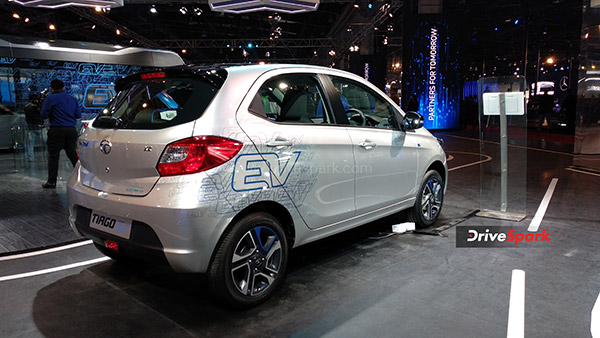 മൊതലാളീ...ജംഗ ജഗ ജഗ! Tiago EV മുതൽ Hyundai EV വരെ ഇന്ത്യയ്ക്കായി ഒരുങ്ങുന്ന എൻട്രി ലെവൽ ഇലക്ട്രിക് കാറുകൾ മൊതലാളീ...ജംഗ ജഗ ജഗ! Tiago EV മുതൽ Hyundai EV വരെ ഇന്ത്യയ്ക്കായി ഒരുങ്ങുന്ന എൻട്രി ലെവൽ ഇലക്ട്രിക് കാറുകൾ