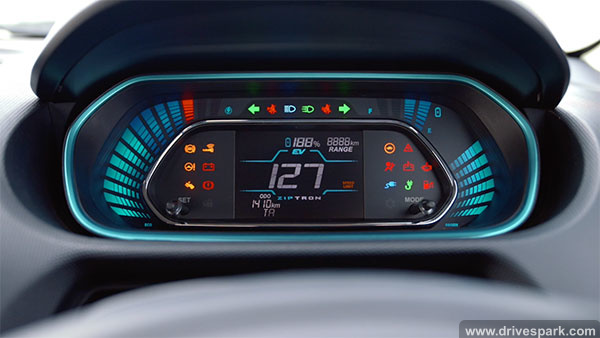 EVയില്‍ ലോങ് ട്രിപ്പ് പോവാന്‍ പ്ലാനുണ്ടോ?; ഓര്‍ത്തിരിക്കാം ഇക്കാര്യങ്ങള്‍