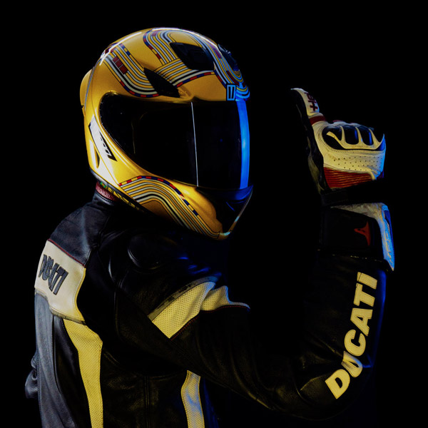 15000 രൂപയുടെ ഹെല്മെറ്റുമായി തീവ്ര; എന്താണിത്ര വിലയെന്നല്ലേ? 15000 രൂപയുടെ ഹെല്മെറ്റുമായി തീവ്ര; എന്താണിത്ര വിലയെന്നല്ലേ?