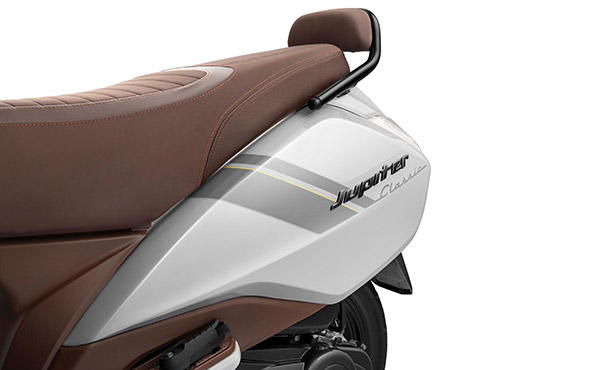 TVS Jupiter ക്ലാസിക് Vs Honda Activa പ്രീമിയം: ഈ ദീപാവലിക്ക് ഇവയില്‍ ഏതാകും മികച്ച തിരഞ്ഞെടുപ്പ്?