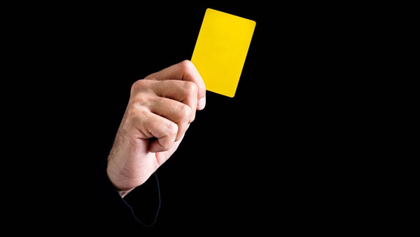 വിമാനത്തിലും മഞ്ഞക്കാര്‍ഡുണ്ട്! കിട്ടിയാല്‍ എന്ത് സംഭവിക്കുമെന്ന് അറിയാമോ?