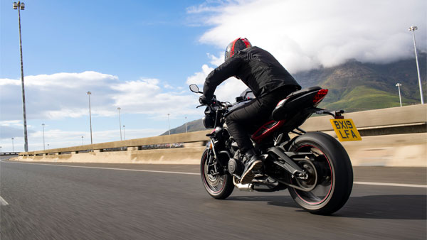 ഇനി മൂന്ന് നാൾ മാത്രം! 2023 Street Triple നവംബർ 3 -ന് അവതരിപ്പിക്കാൻ Triumph