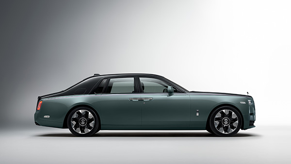 ദീപാവലിക്ക് 2 Rolls Royce കൂടി; അംബാനിയുടെ ഗാരോജ് വീണ്ടും വലുതാവുന്നു