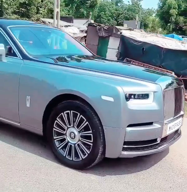 ദീപാവലിക്ക് 2 Rolls Royce കൂടി; അംബാനിയുടെ ഗാരോജ് വീണ്ടും വലുതാവുന്നു