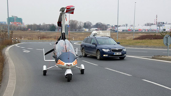 യാത്രാ സംവിധാനങ്ങളെ പൊളിച്ചെഴുതാൻ പോവുന്നവർ; വരാനിരിക്കുന്ന ഫ്ലൈയിംഗ് കാറുകൾ