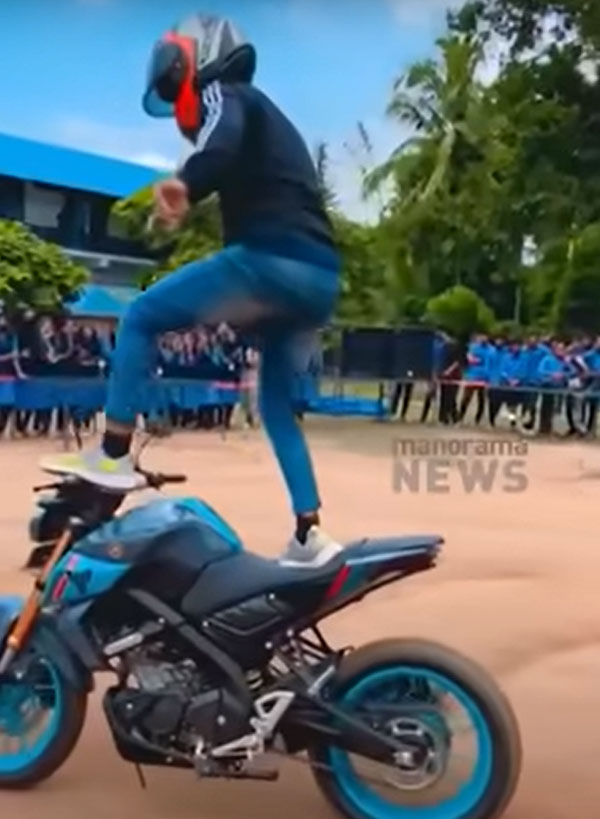 താക്കീത് വകവെക്കാതെ സ്റ്റണ്ടിംഗ് നടത്തി MVD-യെ 'കളിയാക്കി'; റൈഡറുടെ ലൈസന്‍സ് പോയി; ബൈക്ക് കസ്റ്റഡിയില്‍ 