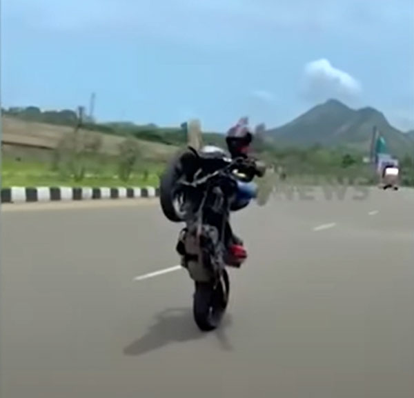 താക്കീത് വകവെക്കാതെ സ്റ്റണ്ടിംഗ് നടത്തി MVD-യെ 'കളിയാക്കി'; റൈഡറുടെ ലൈസന്‍സ് പോയി; ബൈക്ക് കസ്റ്റഡിയില്‍ 