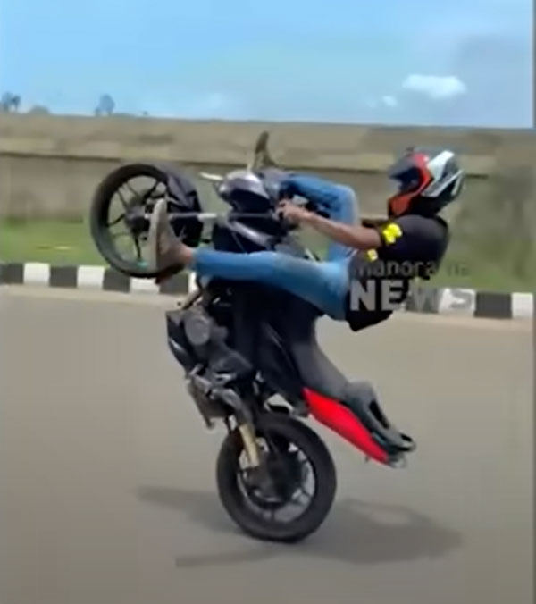 താക്കീത് വകവെക്കാതെ സ്റ്റണ്ടിംഗ് നടത്തി MVD-യെ 'കളിയാക്കി'; റൈഡറുടെ ലൈസന്‍സ് പോയി; ബൈക്ക് കസ്റ്റഡിയില്‍ 