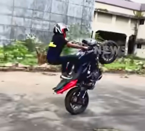 താക്കീത് വകവെക്കാതെ സ്റ്റണ്ടിംഗ് നടത്തി MVD-യെ 'കളിയാക്കി'; റൈഡറുടെ ലൈസന്‍സ് പോയി; ബൈക്ക് കസ്റ്റഡിയില്‍ 