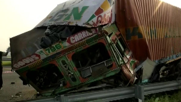 BMW കാര്‍ 230 കി.മീ വേഗതയില്‍ പായുന്നത് FB ലൈവിട്ടതിന് പിന്നാലെ ട്രക്കിലിടിച്ചു; 4 പേര്‍ മരിച്ചു