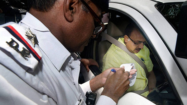 ഡിജിപി 7000 രൂപ ട്രാഫിക് ഫൈന്‍ അടച്ചില്ലെന്ന്; നിയമം പാലിക്കാത്തവര്‍ എങ്ങനെ നിയമപാലകരാകുമെന്ന് സോഷ്യല്‍ മീഡിയ 