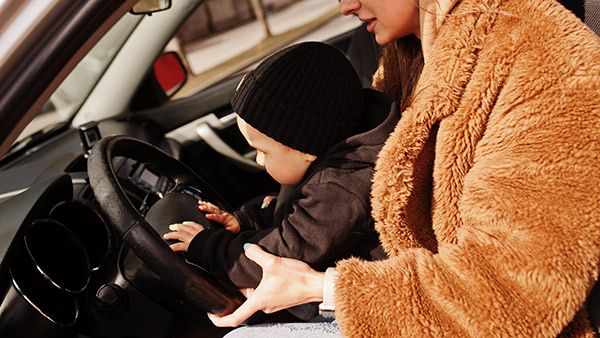 ടെന്‍ഷന്‍ വേണ്ട; കുട്ടികളുമായി സുരക്ഷിത കാര്‍ യാത്ര ഉറപ്പാക്കാനുള്ള ടിപ്പുകള്‍...