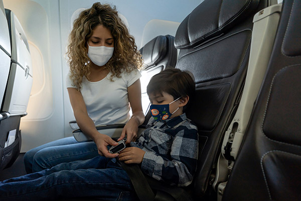 വിമാന യാത്രയില്‍ ജീന്‍സ് പാന്റ് ധരിക്കുന്നത് നല്ലതാണോ? വിദഗ്ധര്‍ പറയുന്നത് ഇതാണ് 