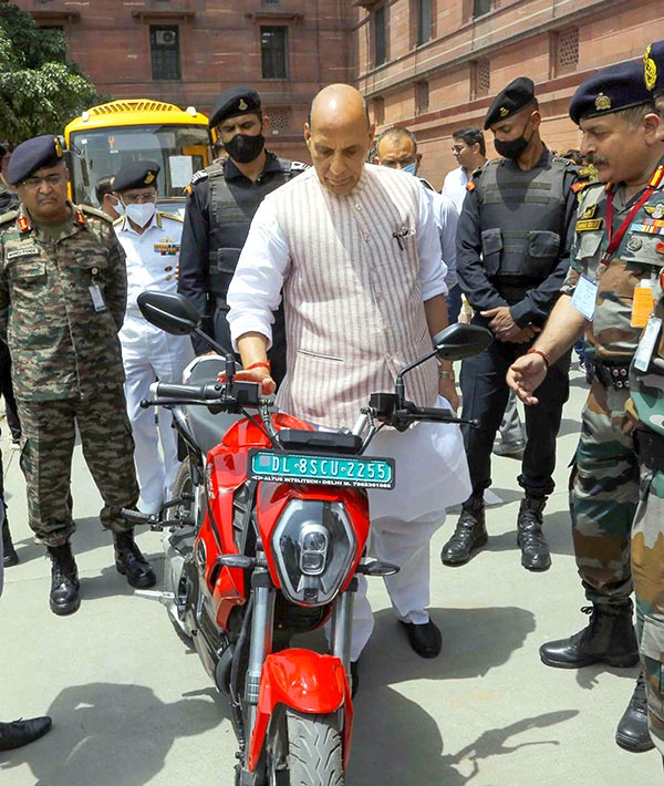 ഇന്ത്യന്‍ സൈന്യവും ഇലക്ട്രിക് വാഹനങ്ങള്‍ വാങ്ങുന്നു; ഇനി നമുക്കും മടിച്ച് നില്‍ക്കാതെ വാങ്ങാം