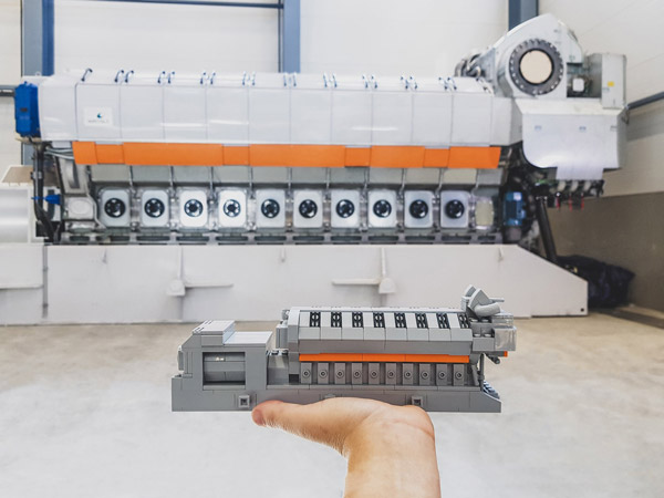 നീ പ്രൊപ്പല്ലർ എന്ന് കേട്ടിട്ടുണ്ടോടാ; ഒന്ന് വായിച്ചു നോക്കാൻ പറ്റുവോ സക്കീർ ഭായിക്ക്