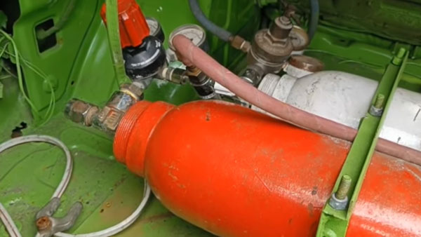 150 രൂപക്ക് 300 കി.മീ ഓടാം; ഹോംമെയിഡ് ഹൈഡ്രജന്‍ കാറുമായി കര്‍ഷകന്റെ മകന്‍