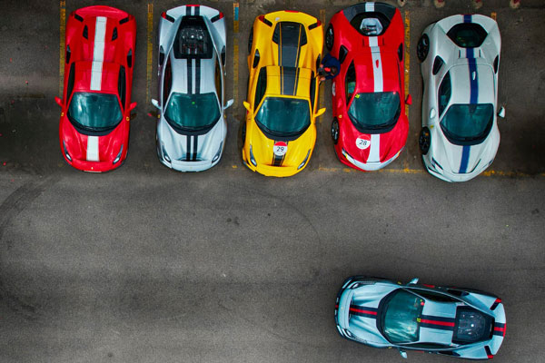 എല്ലാ ഫെറാറി കാറുകളും ചുവപ്പാണോ? എന്താണ് ആ രഹസ്യം 