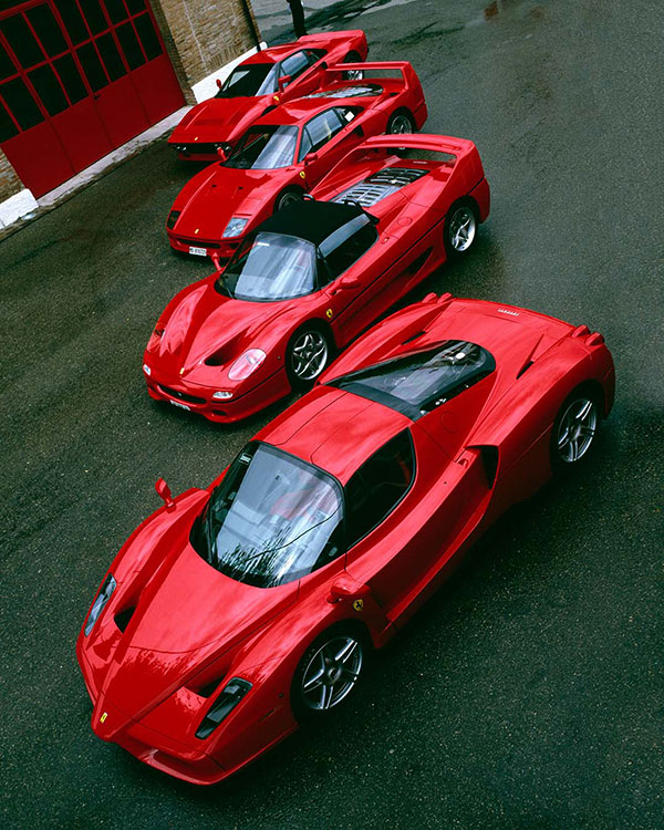 എല്ലാ ഫെറാറി കാറുകളും ചുവപ്പാണോ? എന്താണ് ആ രഹസ്യം 