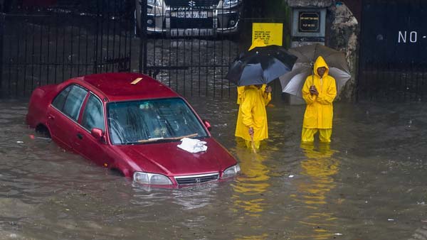 വെള്ളക്കെട്ടിൽ നിന്നും കാറിനെ സംരക്ഷിക്കാം; ഇക്കാര്യങ്ങൾ ശ്രദ്ധിച്ചോണം
