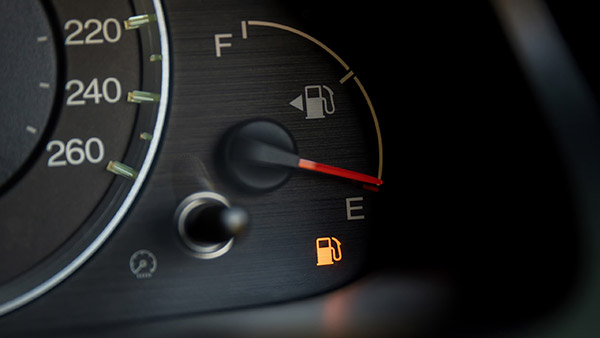 കാർ ഫ്യുവൽ പമ്പിലെ മർദ്ദം സ്വയം എങ്ങനെ പരിശോധിക്കാം?