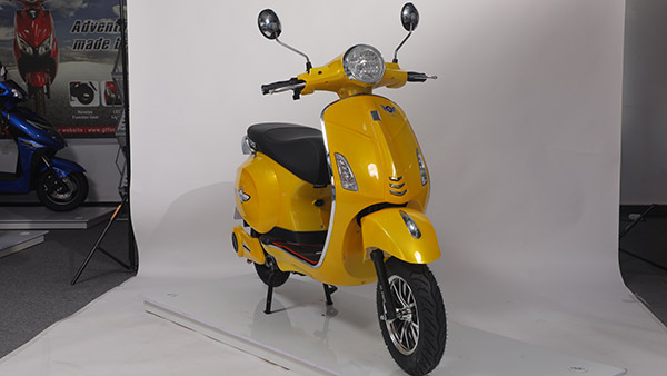 ഉത്സവ സീസൺ ആഘോഷമാക്കാം, ഈ ഇലക്‌ട്രിക് സ്‌കൂട്ടറുകൾക്ക് 5,000 രൂപ ഡിസ്‌കൗണ്ടുമായി കമ്പനി