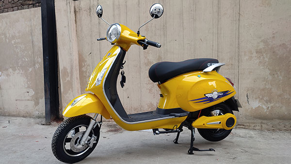 ഉത്സവ സീസൺ ആഘോഷമാക്കാം, ഈ ഇലക്‌ട്രിക് സ്‌കൂട്ടറുകൾക്ക് 5,000 രൂപ ഡിസ്‌കൗണ്ടുമായി കമ്പനി