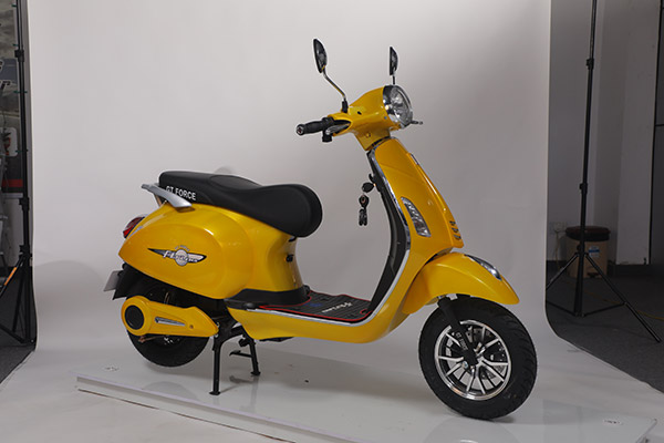 ഉത്സവ സീസൺ ആഘോഷമാക്കാം, ഈ ഇലക്‌ട്രിക് സ്‌കൂട്ടറുകൾക്ക് 5,000 രൂപ ഡിസ്‌കൗണ്ടുമായി കമ്പനി