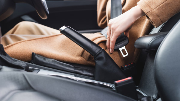 പേര് 'പാര്‍ക്കിംഗ് ബ്രേക്ക്'... എങ്കിലും എല്ലാ പാര്‍ക്കിംഗിലും ഹാന്‍ഡ്ബ്രക്ക് ഇടരുതെന്ന്; കാരണം അറിയാമോ?