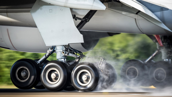 പിന്നോട്ട് അല്ല മുന്നോട്ട്! വിമാനത്തിന്റെ നോസ് ലാൻഡിംഗ് ഗിയറിനുമുണ്ട് ചില പ്രത്യേകതകൾ